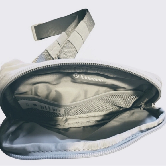 NEW Lululemon Mini Everywhere Belt Bag with Long Strap - Picture 5 of 10